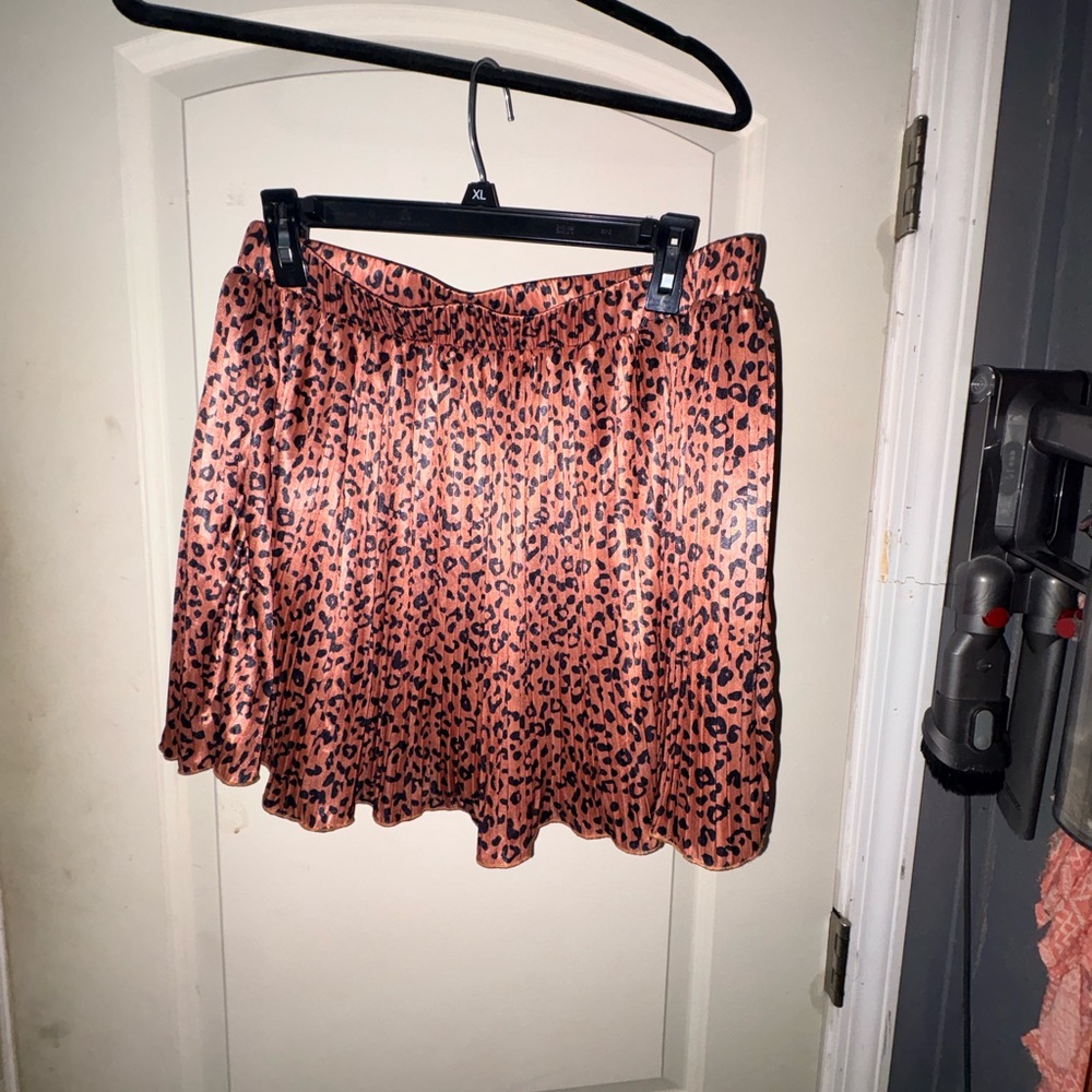 Leopard Print Pleated Skirt